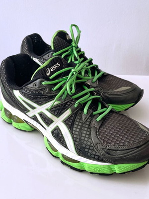 Vintage ASICS Gel Nimbus 13 running shoes 2011