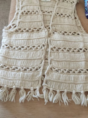 Knitted women's vest cream color like new
