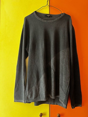 Men's black pullover like new, size L