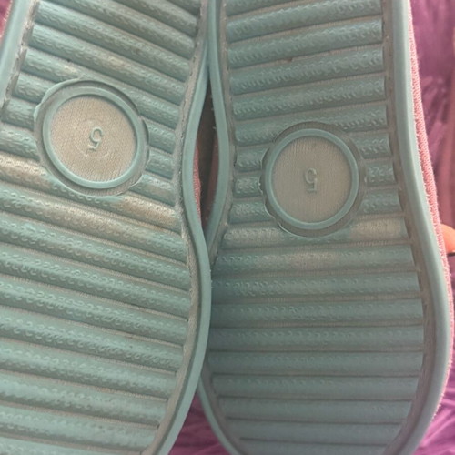 Elsa slippers like new, pack of 2 in different sizes, purple
