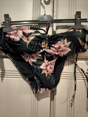 H&M Bikini new with floral pattern in green and grey