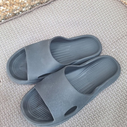 Black slippers size 39-40