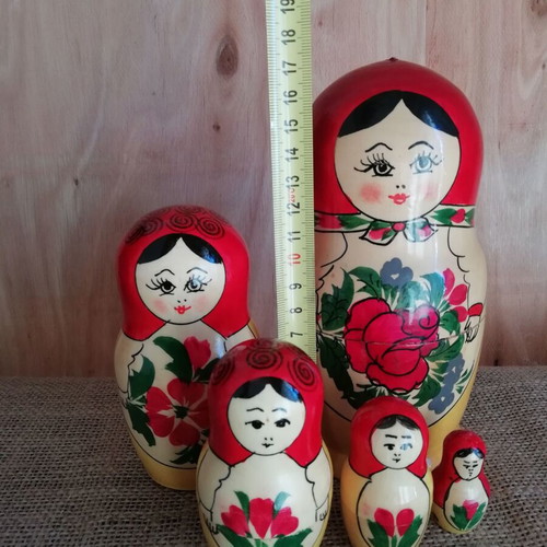 Vintage wooden Babushka 5 dolls like new