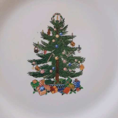 Christmas dishes like new, 3 large platters and salt-pepper set