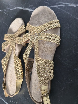 Topshop gold leather woven sandals, size 40