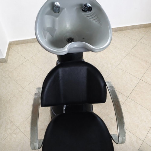 Barber shampoo chair used, good condition