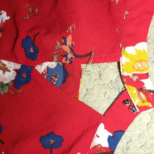 Women's t-shirt l/xl like new, red with beige floral print
