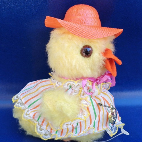 El Greco Easter egg plastic with chick used