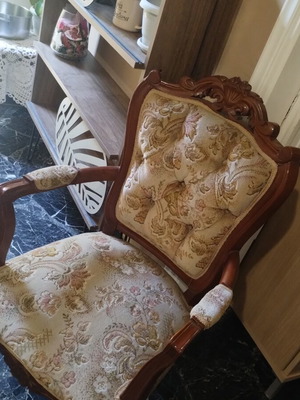 Vintage living room set like new with reupholstered seats