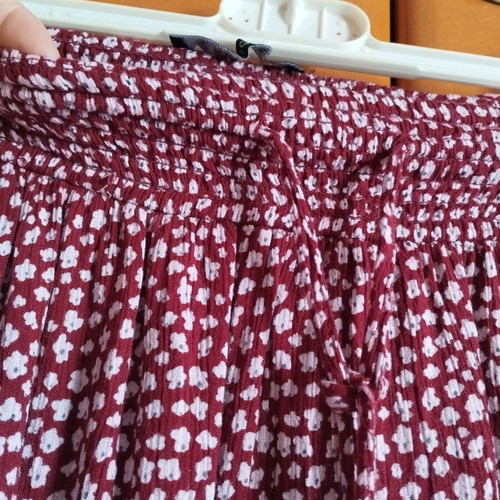 Skirt with elastic waist like new, size S, white and red