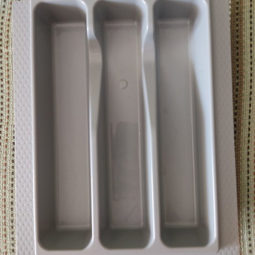 Plastic cutlery tray with three compartments