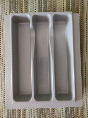 Plastic cutlery tray with three compartments