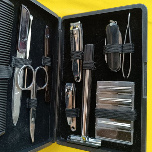 Manicure set in leather case new