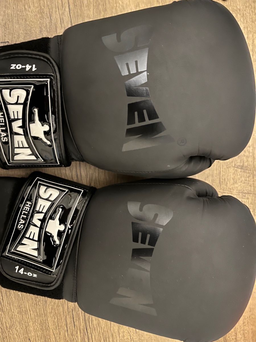 Seven store boxing gloves