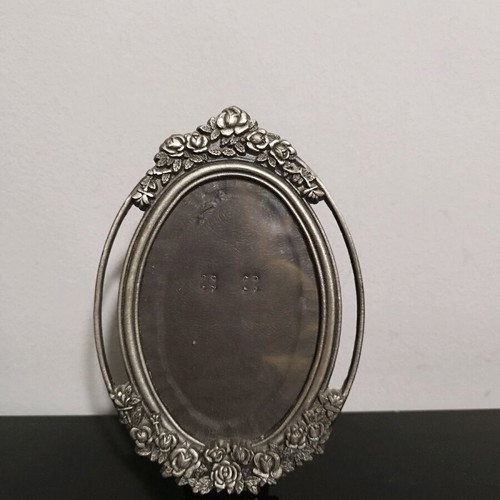 Oval metal photo frame like new 12x8 cm with carved flowers