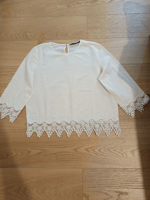 Γυναικεία μπλούζα Zara medium με κέντημα, σαν καινούργιο, μπεζ