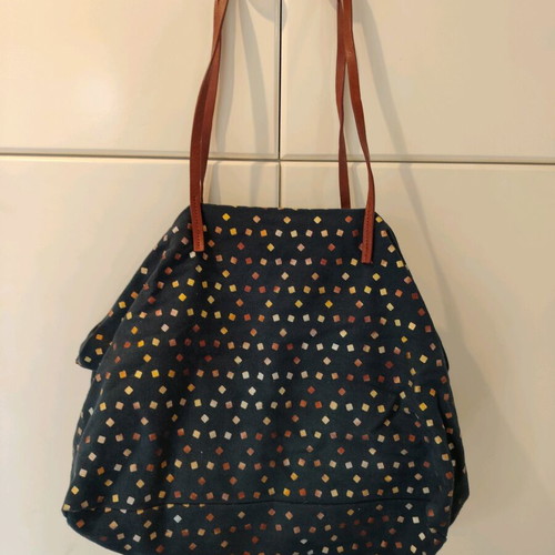 Yerse shoulder bag like new with 3 inner pockets, blue with leather details