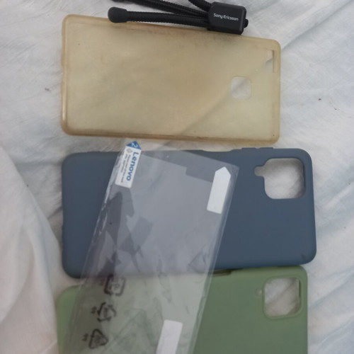 Flexible mini tripod, 3 phone cases and screen protector set