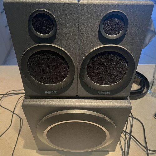 Logitech Z333 2.1 speakers with subwoofer, like new, 80W