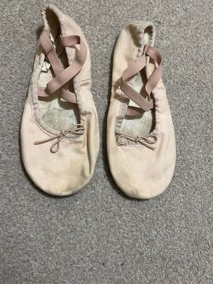 Sansa ballet shoes