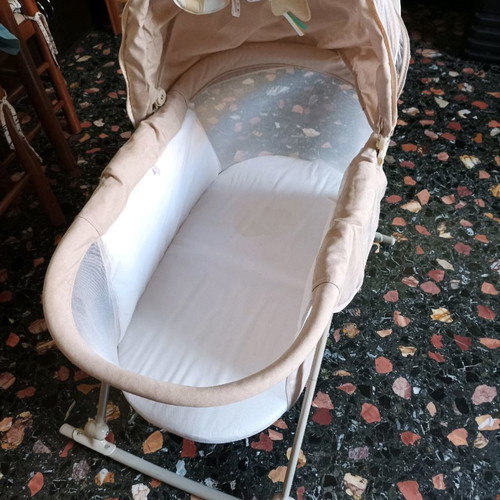 Kinderkraft baby cot used for 0-6 months with mattress and mosquito net
