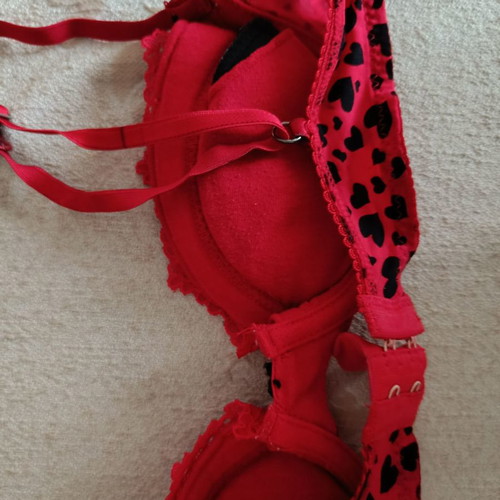 Red lace bra used, small cup 75b