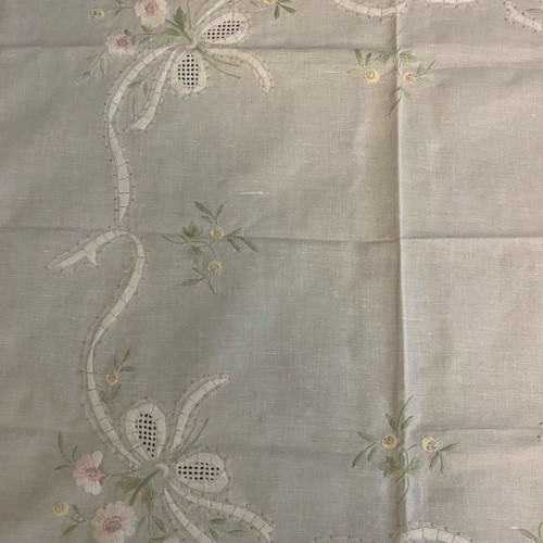 Handmade tablecloth with 6 napkins new