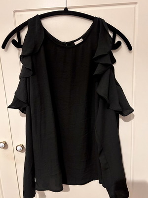Gina Tricot off shoulder black blouse size 36