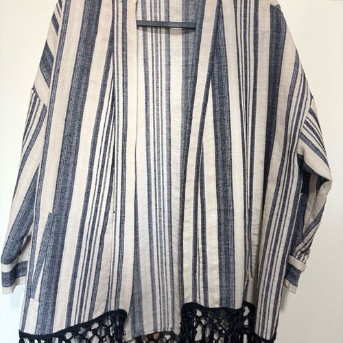Zara kimono like new, striped ecru and black, V neckline, wide sleeve