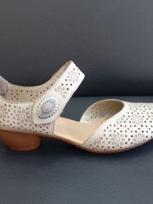 Rieker low heel pumps new, genuine leather, soft sole, beige