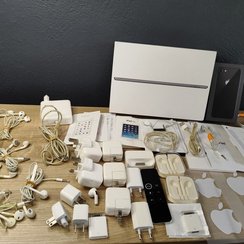 Apple διάφορα αξεσουάρ μεταχειρισμένα, σετ με καλώδια, ακουστικά και κουτιά