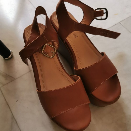 Alta Moda women's platform sandals size 37 like new, tan color