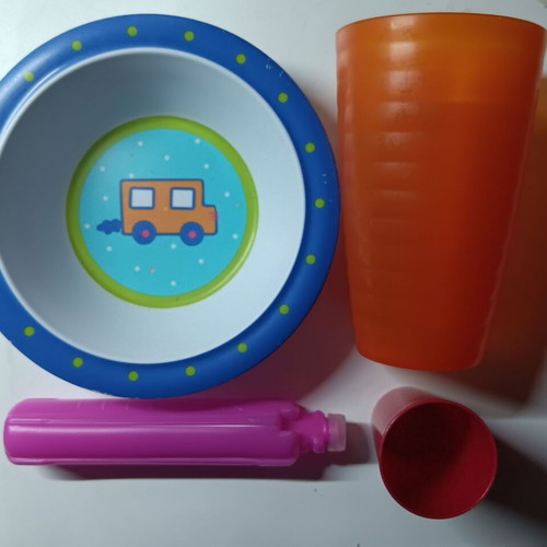 Children's plastic eating and drinking utensils used
