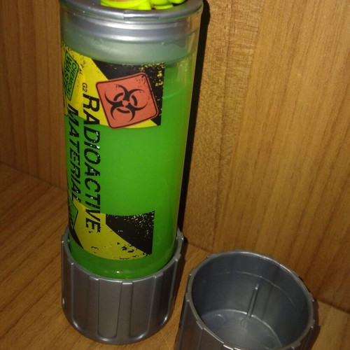 Teenage Mutant Ninja Turtles Mayhem Mutagen Ooze Canister like new with figure