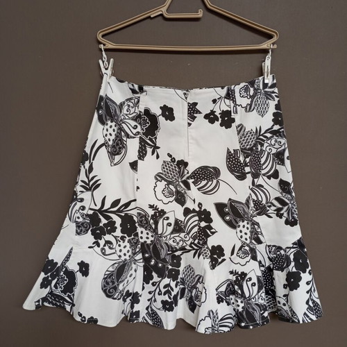 Women's black and white floral A-line skirt like new