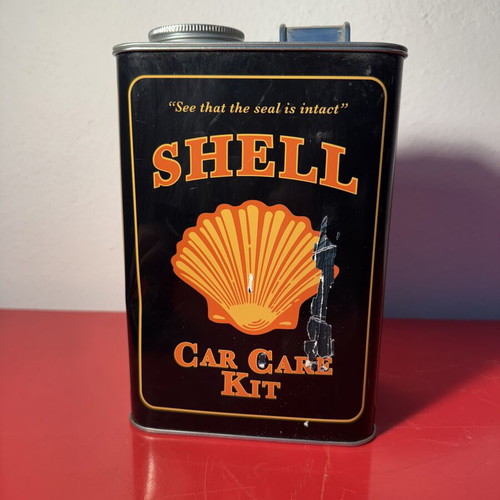 Shell tin box used, 18x13 cm, small wear on one side
