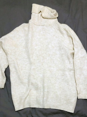 Knit Stradivarius shirt size S like new, white