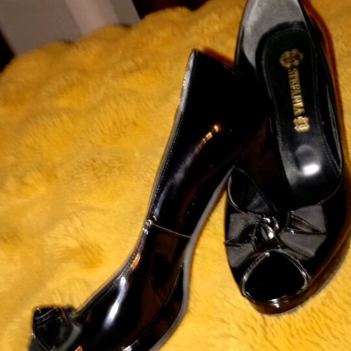 Stefania black patent leather pumps like new, size 38