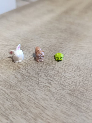 Farm animal miniatures set of 3 like new