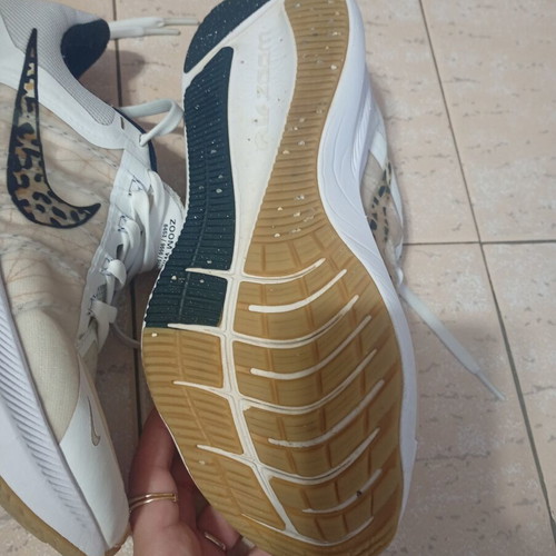 Nike Air Zoom Winflo 8 woman refurbished running shoes size 38 white