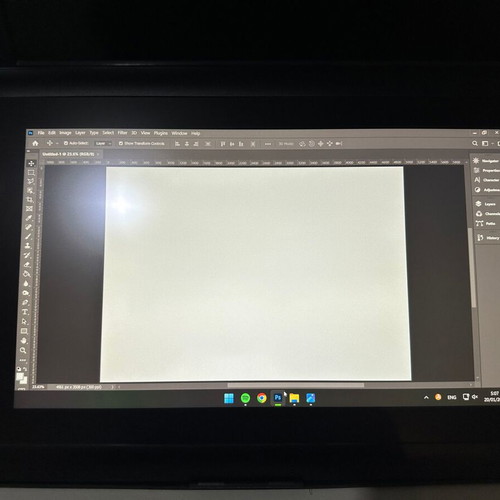 Wacom Cintiq 13HD tablet used for graphic designers