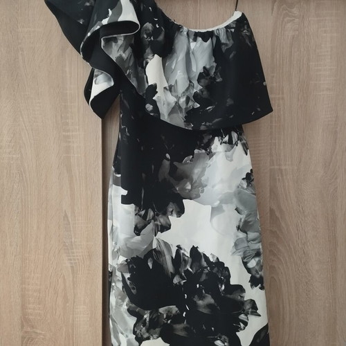 One-shoulder dress
