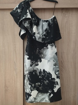 One-shoulder dress