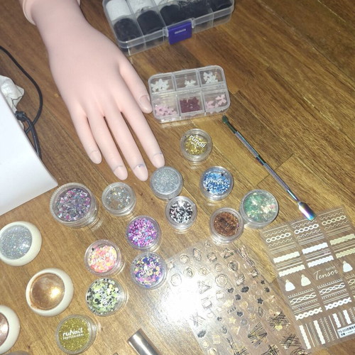 Professional nail kit like new with polymerization varnishes