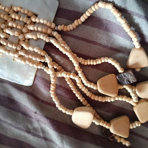 Summer necklace like new, beige