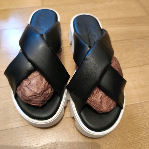 Women’s puffer platform sandals like new, size 38