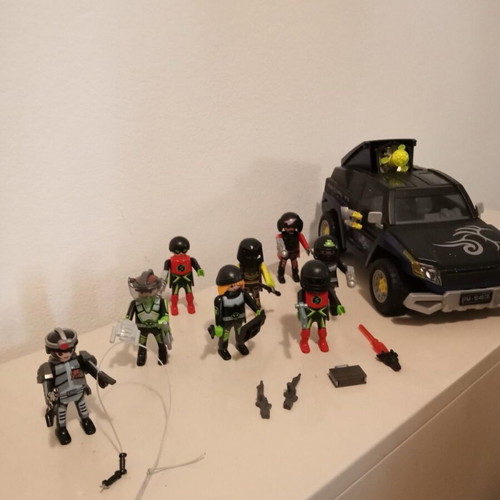 Playmobil agents used