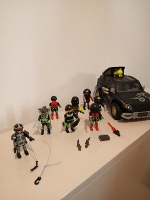 Playmobil agents used