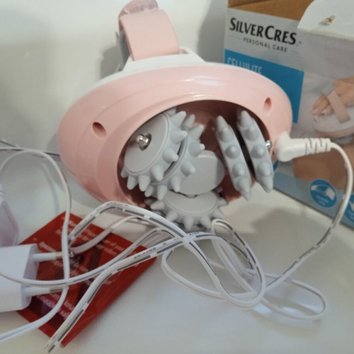 Anti-cellulite massage device with two speed settings