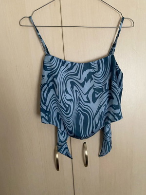 Cropped Stradivarius blouse blue like new